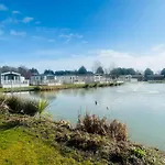 Yew Tree Lodge With Hot Tub