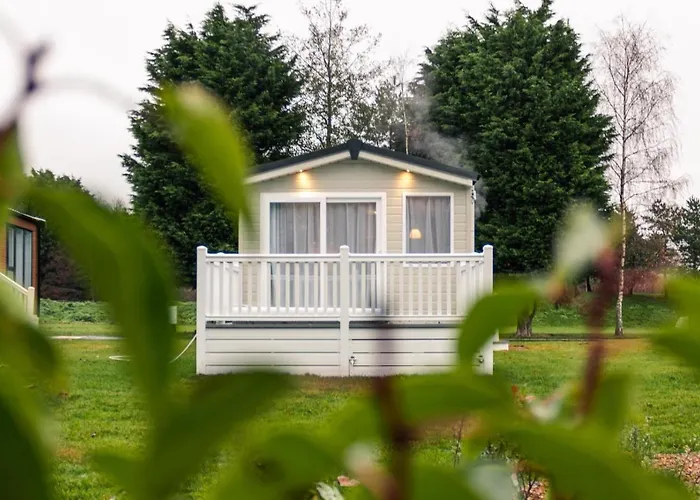 Yew Tree Lodge With Hot Tub